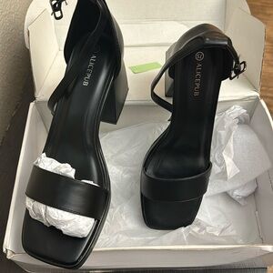 7.5 chunky heel black new